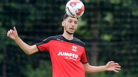 两队对抗中 两队对抗中